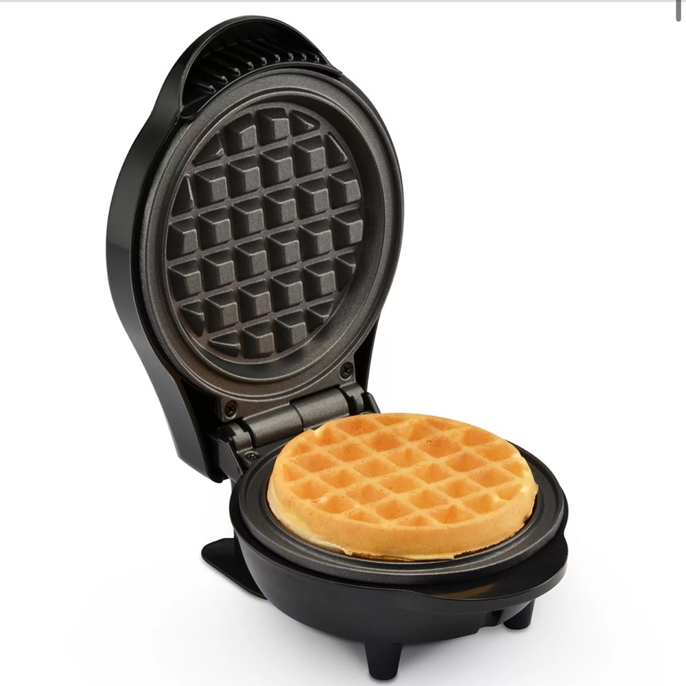 NIB Toastmaster Mini Waffle Maker - Picture 2 of 3